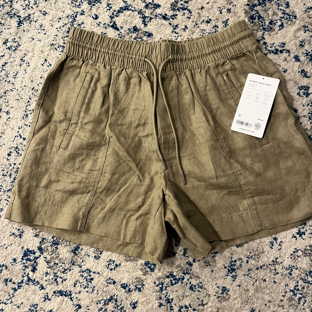 Athleta Retreat Linen Short in Olive. Size Small. NWT.